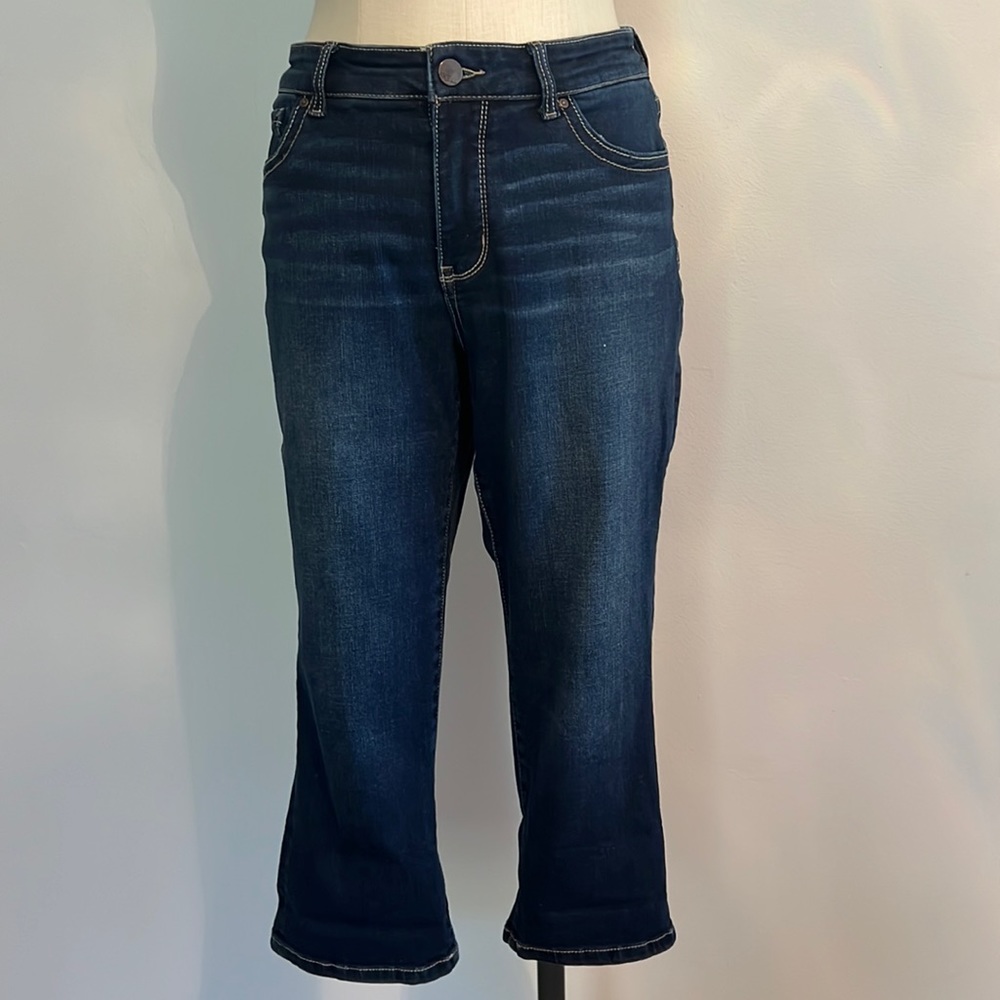 BKE Jean Capris. High Rise, Curvy fit, Dark Wash